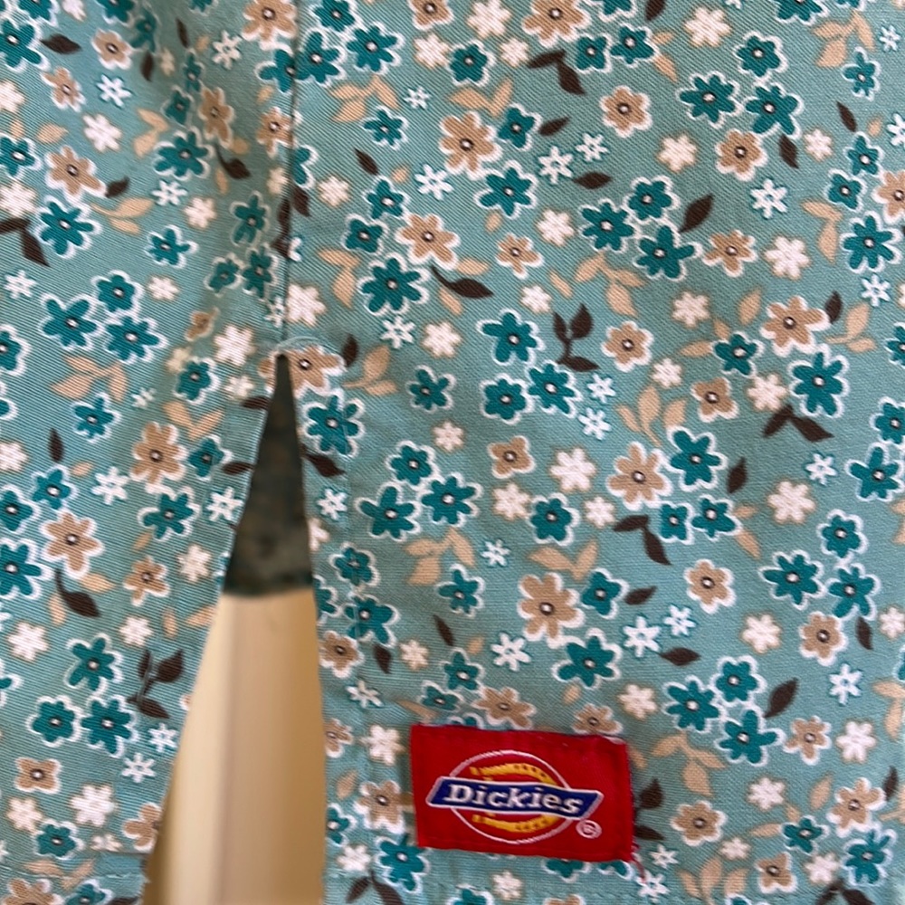Dickies Tiny Flowers Pattern Tie Back Scrub Top In Size Large - Picture 8 of 13